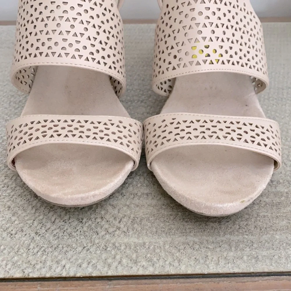 Jones New York Signature Sandal Size 9